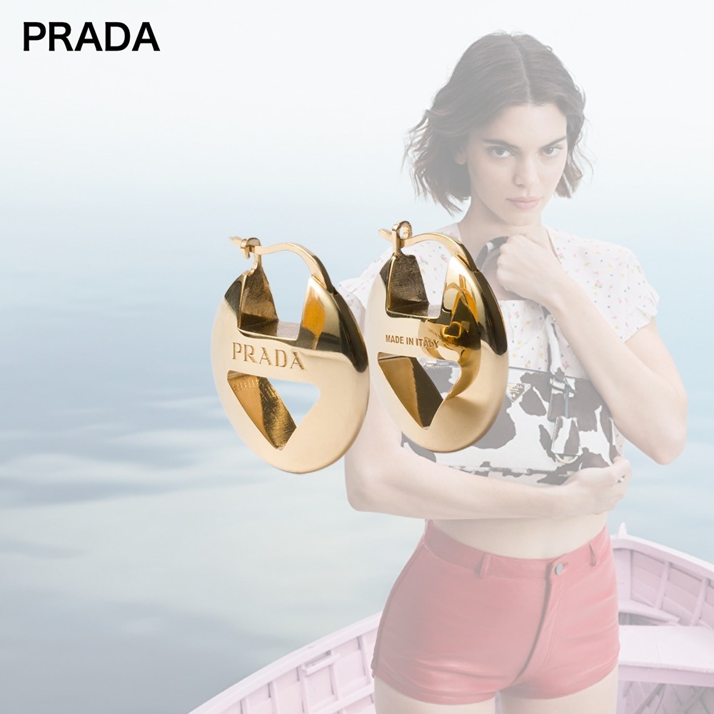 【希少】PRADA 刻印 ロゴ入り 真鍮 金属製 ピアス ゴールド