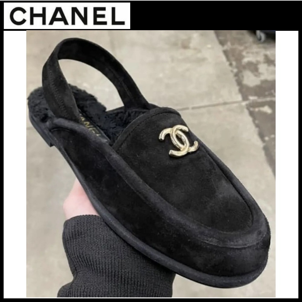上品ブラック×ロゴ映え【CHANEL】ムートン CCロゴ