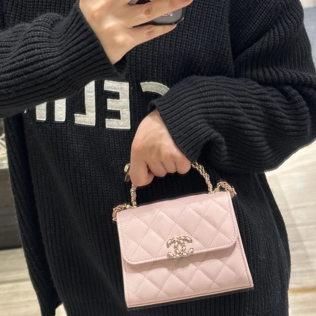 《視線を独り占め♡》【CHANEL】チェーン クラッチ バッグ