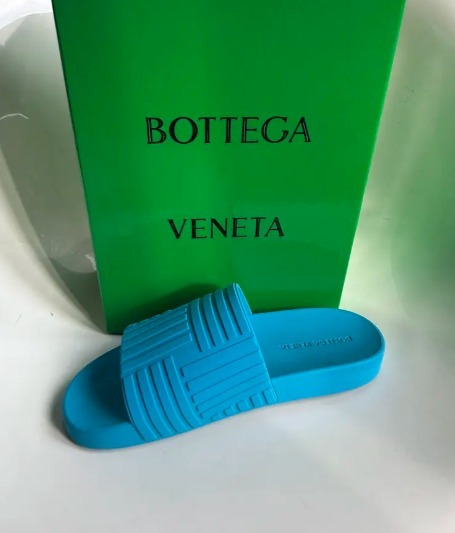 IT39〜41★アウトレット★春夏BOTTEGA VENETA★スライダーブルー