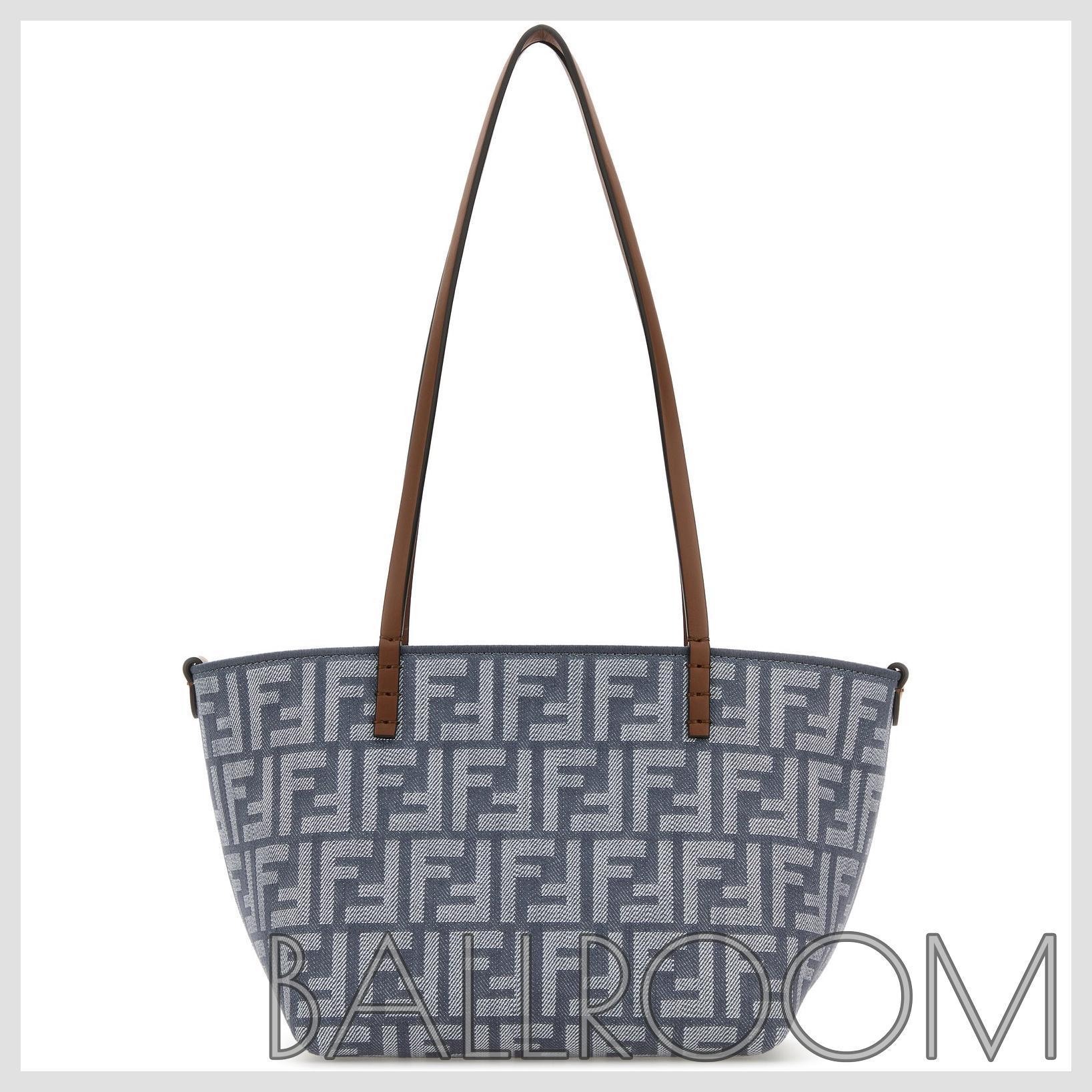 トートバッグ FENDI EMBROIDERED DENIM SMALL ROLL REVERSIBLE SHOPPING BAG