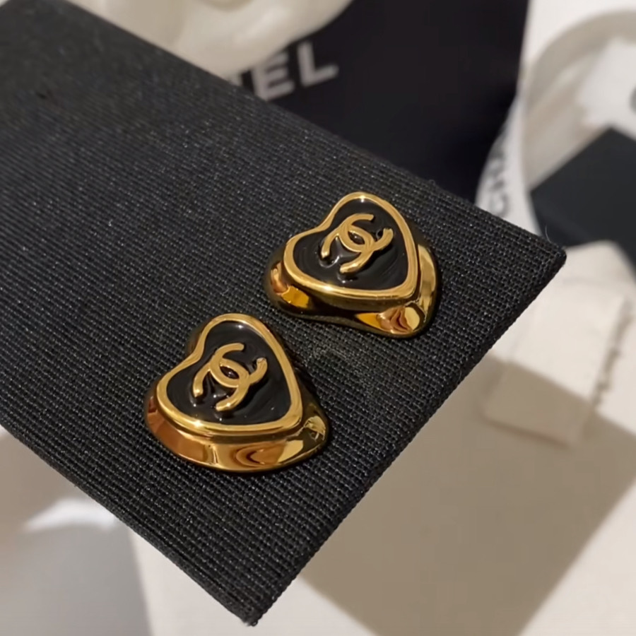 《完売必死》CHANEL 25A CC ハート×CCロゴ ピアス