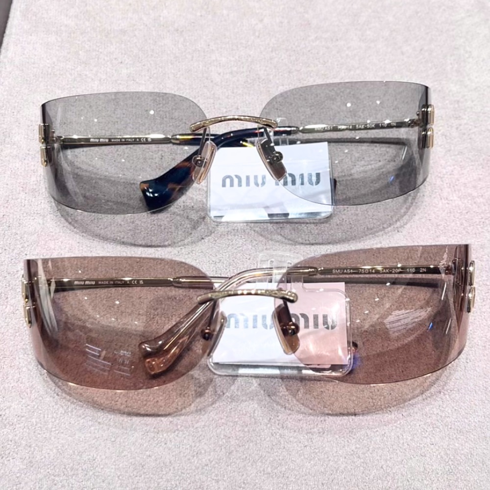 《美しいシルエット》【MiuMiu】MIU MIU ロゴ サングラス