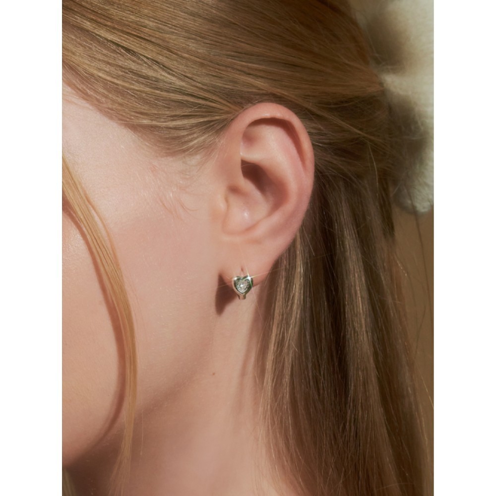 ■ENGBROX■ silver925shimmering heart earring EBEA22068