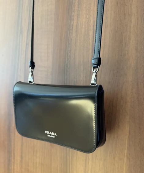 タイムセールPRADA★ランウェイ起用メンズミニショルダーバッグ