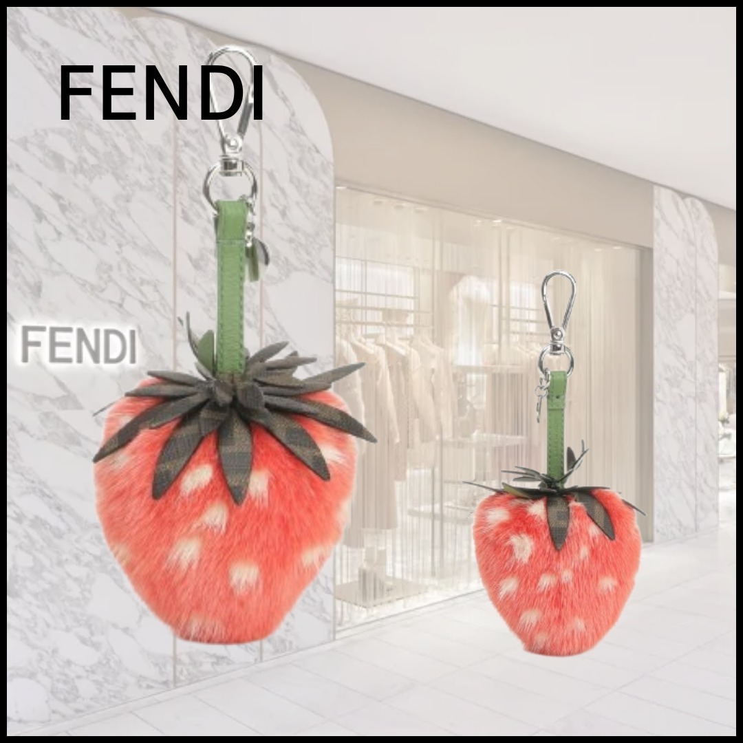送料関税込♪【FENDI】ストロベリー型チャーム