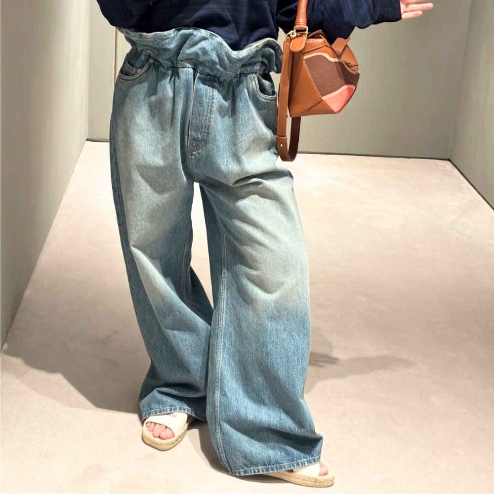 《特徴的なアクセント》【LOEWE】デニムのフラメンコジーンズ