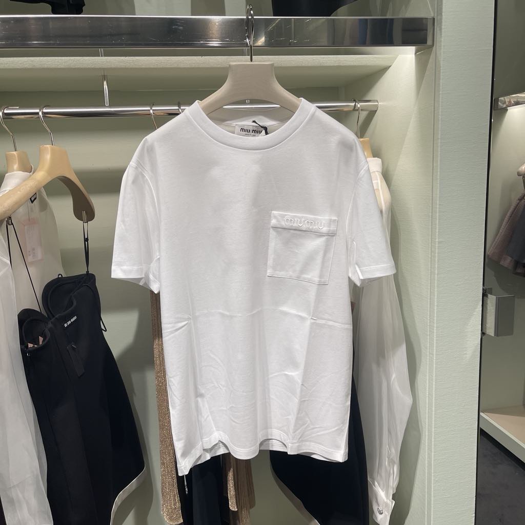 ★ Miu Miu / ミュウミュウ ★ Tシャツ MJN553