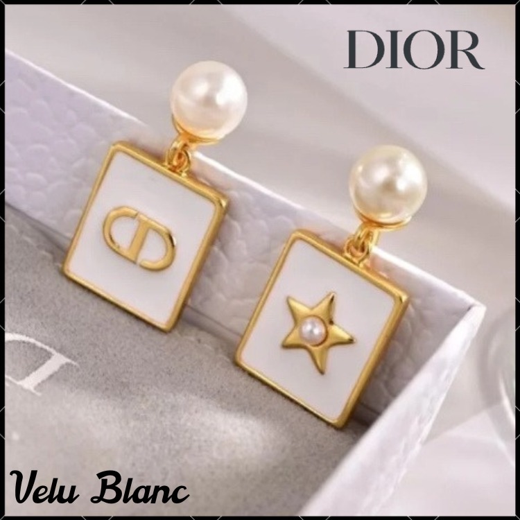 耳元を彩る【DIOR】Dior Lucky Cards ピアス