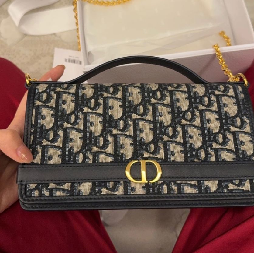 《洗練された秋の新作》【DIOR】 チェーンポーチ