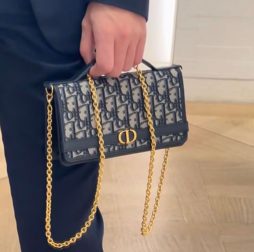 《洗練された秋の新作》【DIOR】 チェーンポーチ