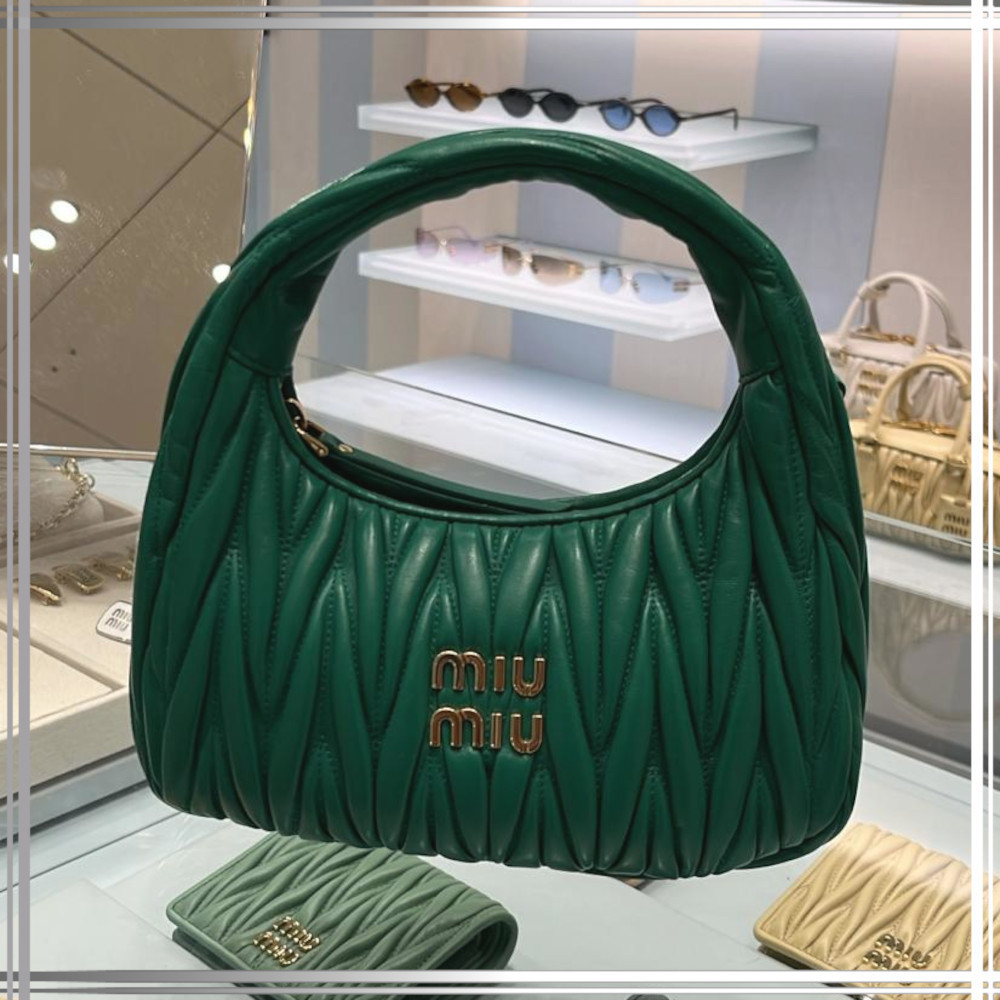 【海外限定】Miu Miu ハンドバッグ エレガント ラグジュアリー