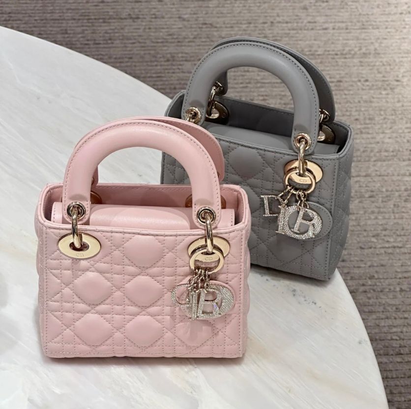《夜のお出かけにも映える逸品》【DIOR】Lady Dior バッグ ミニ