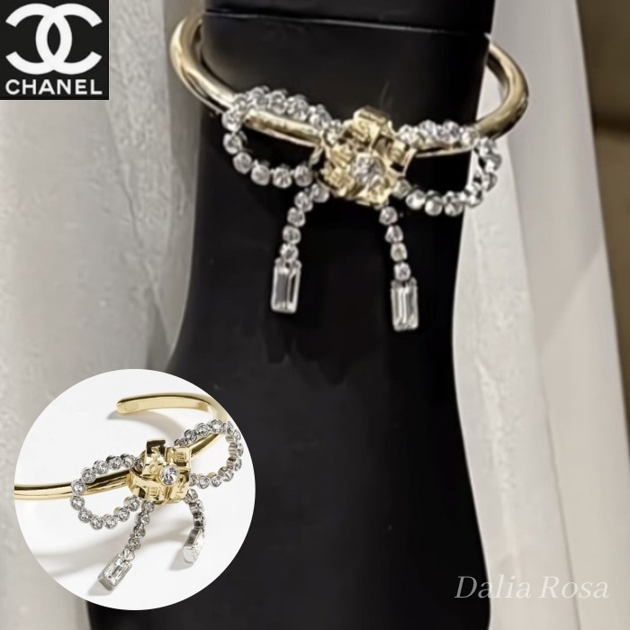 手元を主役に♡輝き放つエレガントさ【CHANEL】バングル