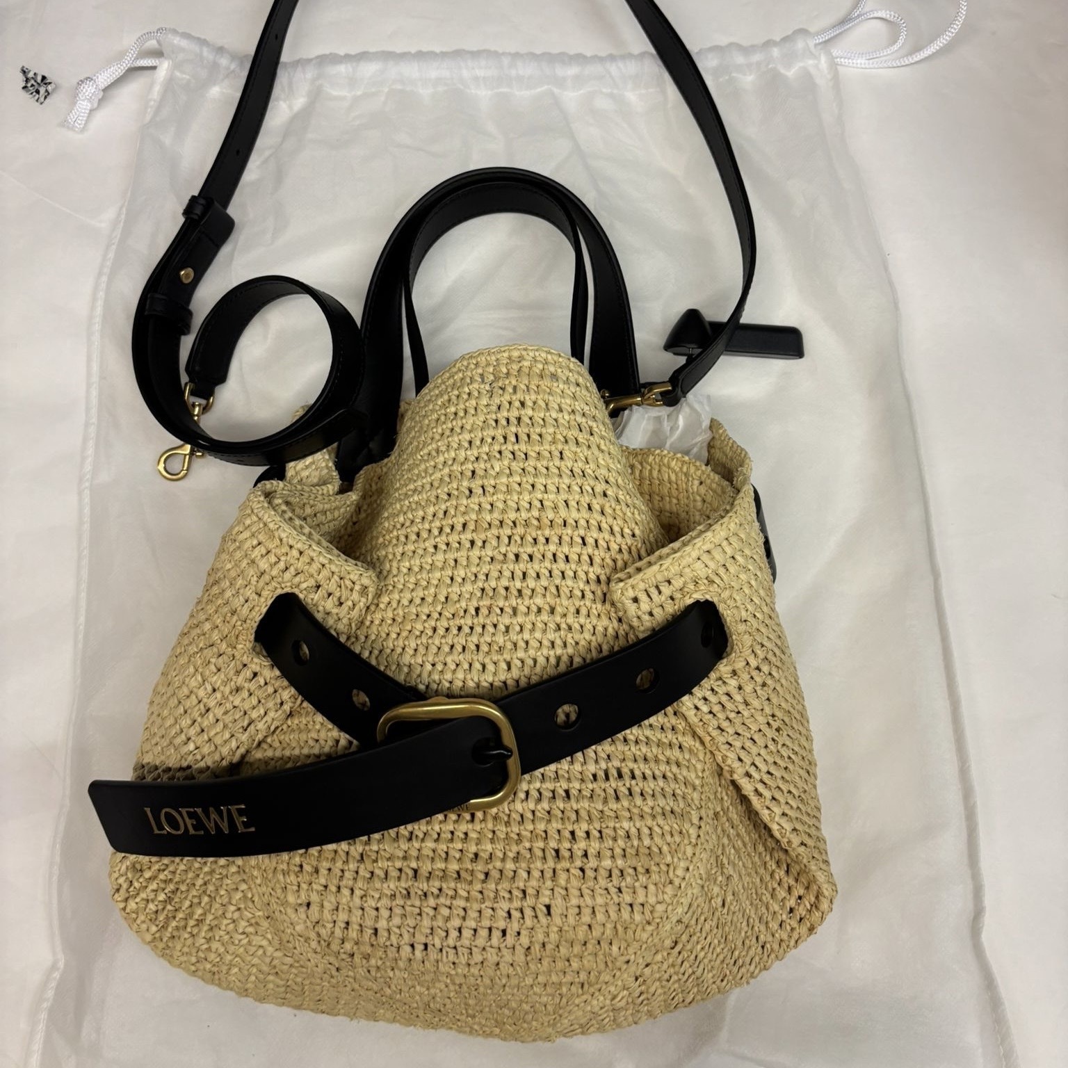 ベルトが魅力♪ パンチホール かごバッグ LOEWE ラフィア ミニ