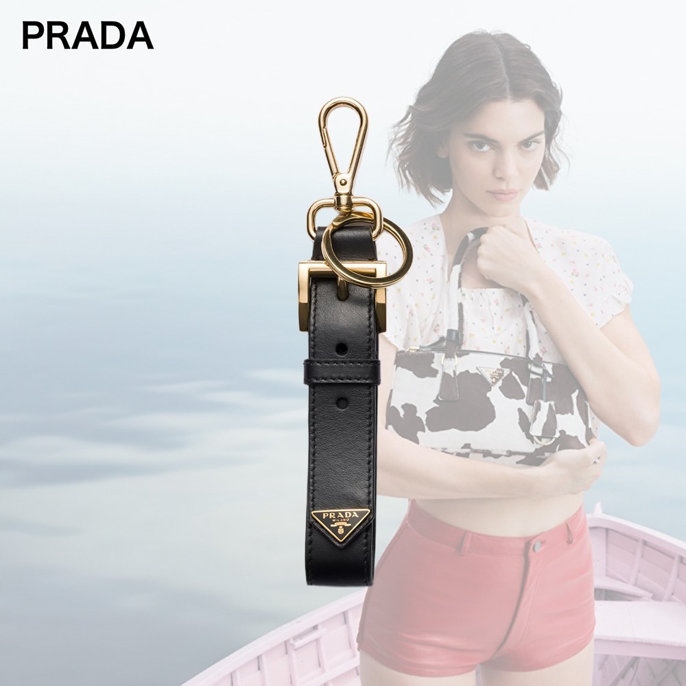 【希少】PRADA ロゴ入り カーフスキン レザー キーホルダー