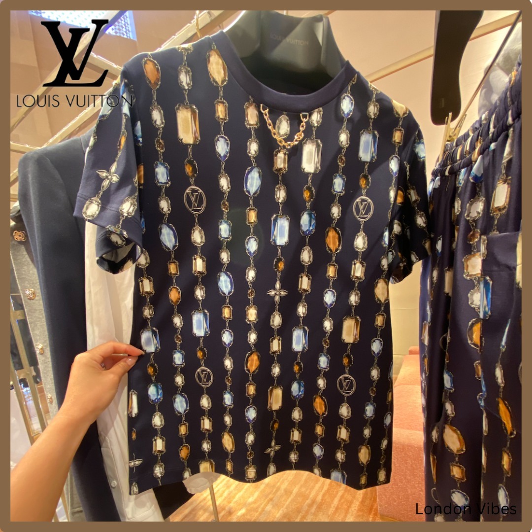 これ一枚で華やか♪ LouisVuitton プリントTシャツ チェーン付き