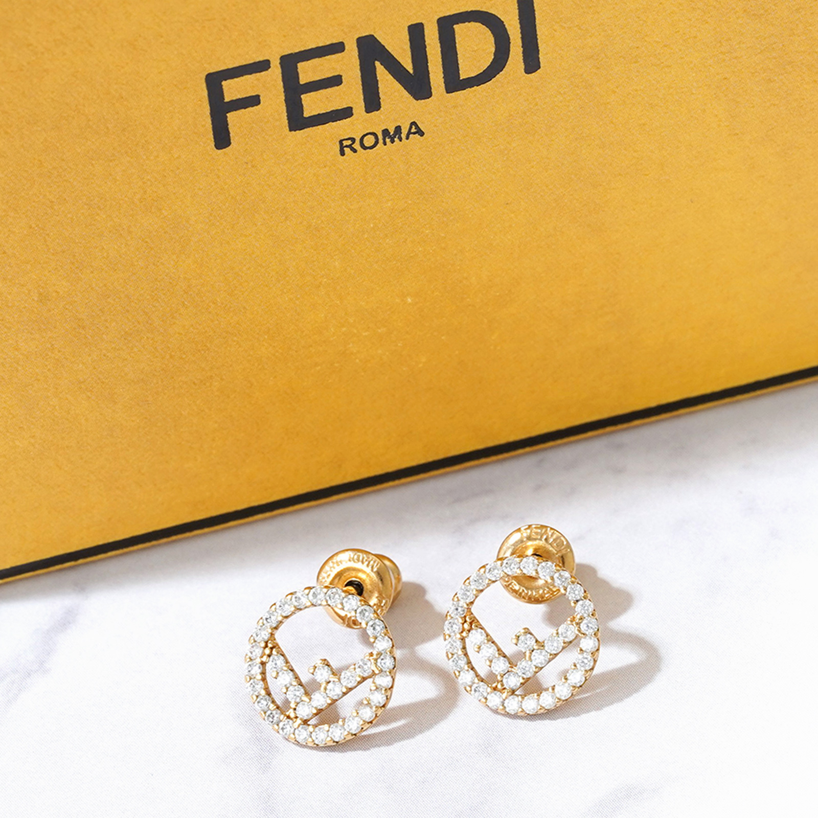 【新品 未使用】FENDI ピアス F IS FENDI ゴールド 8AG738