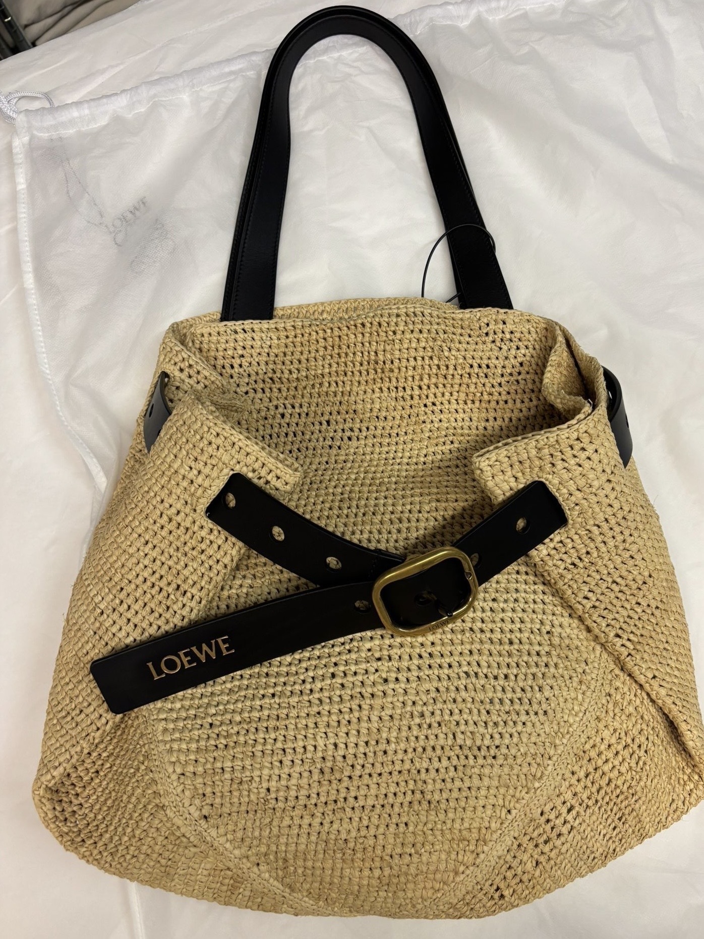 ベルトが◎ パンチホール かごバッグ LOEWE ラフィア ミディアム
