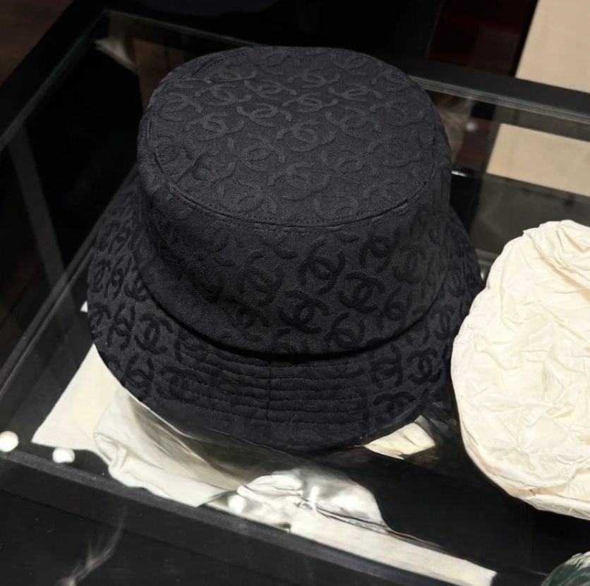 《自由を纏う洗練スタイル》【CHANEL】バケット ハット