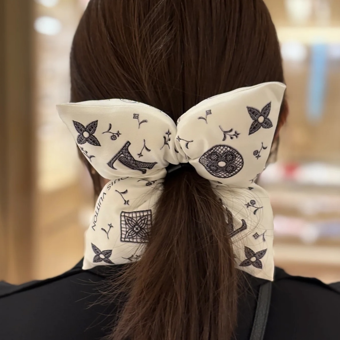 【ルイヴィトン】シュシュ フルール ピケ ヘアアクセサリー