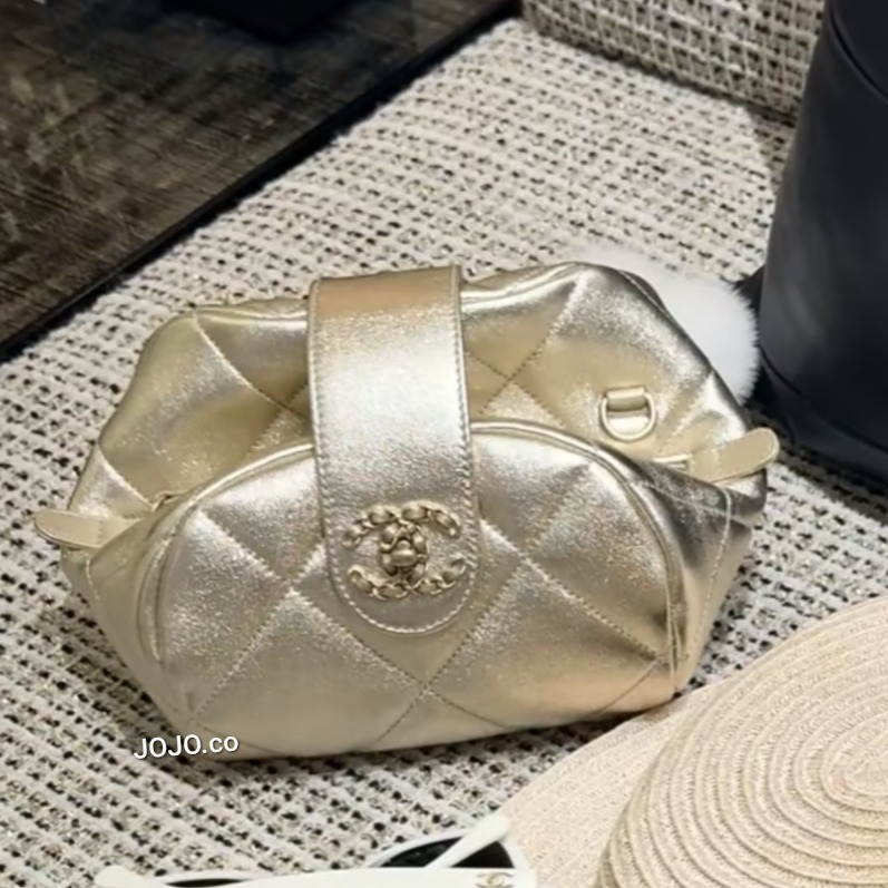 《上品に輝く♪》CHANELミニバッグ