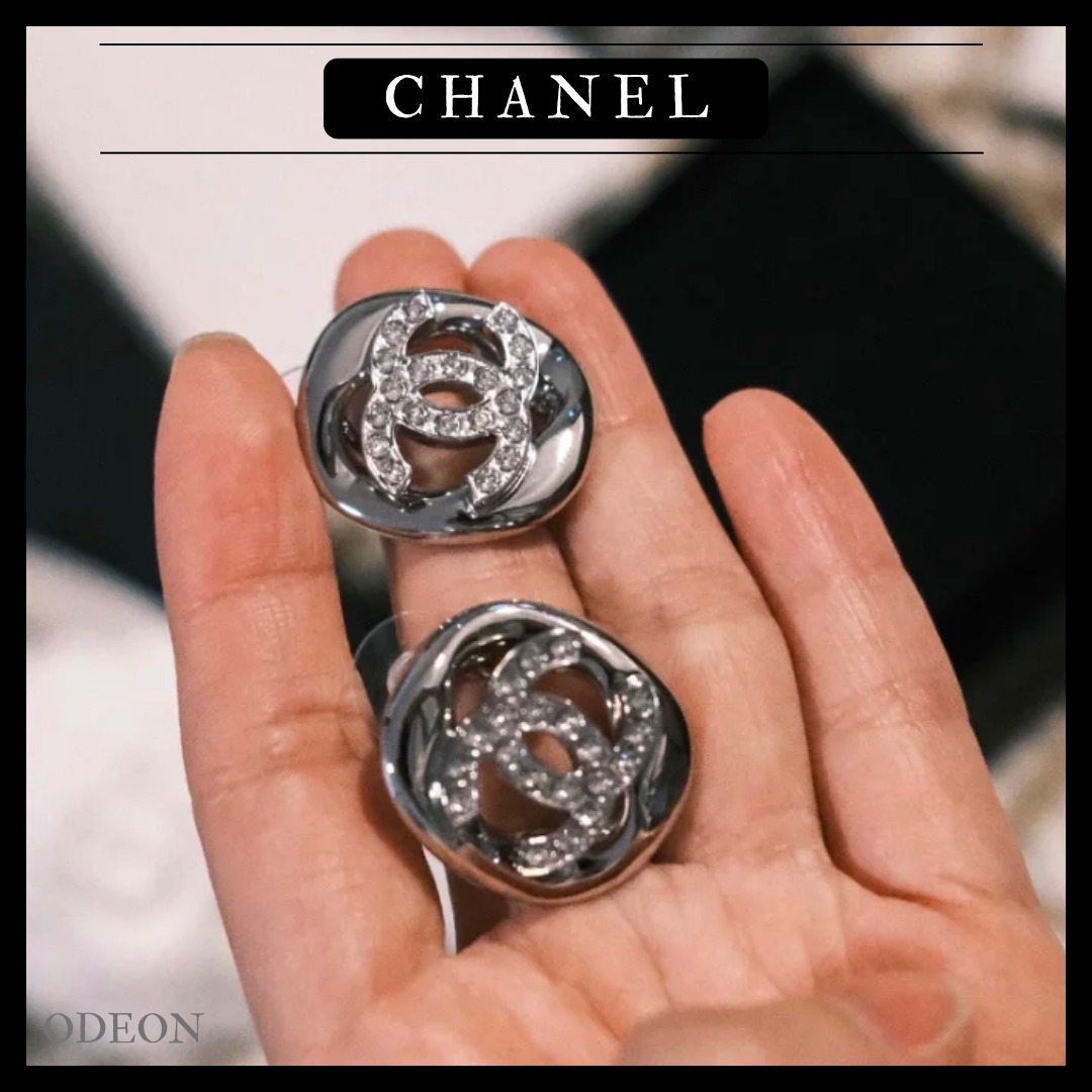 *大人気♡希少*【CHANEL】スタッズピアスCCロゴ