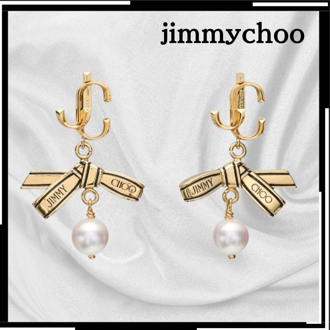 すぐ届く【jimmychoo】ゴールド メタル・リボン＆パール ピアス