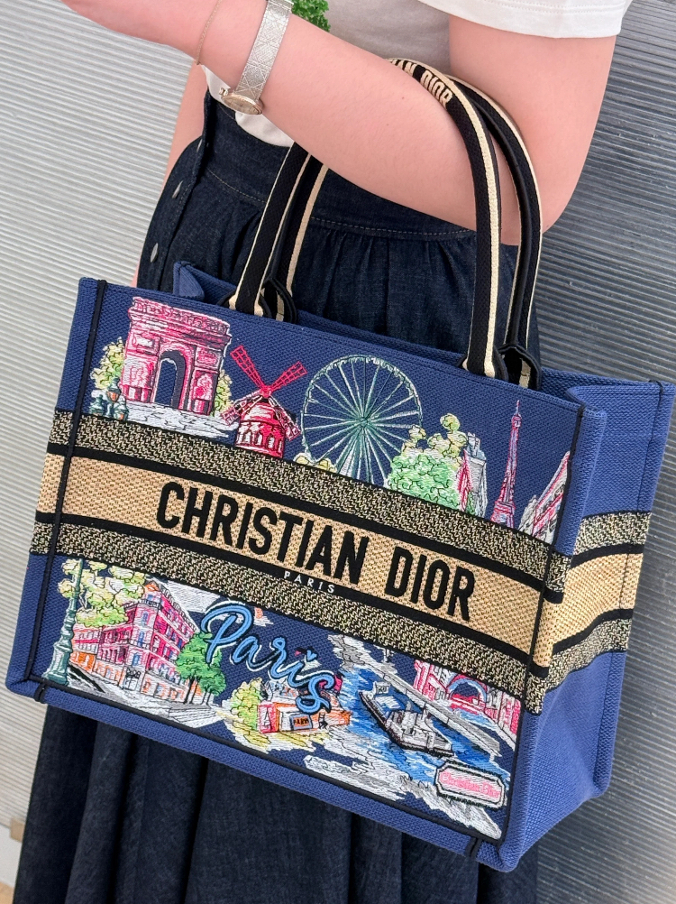 Dior Souvenir《Dior Book Tote ミディアム》ラフィア ロゴ 直営