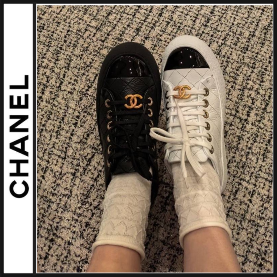 視線集まる♡CHANEL ゴールドロゴスニーカー