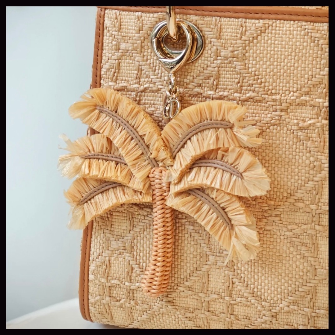 【リゾート気分でおでかけ♪】DIOR バッグチャーム