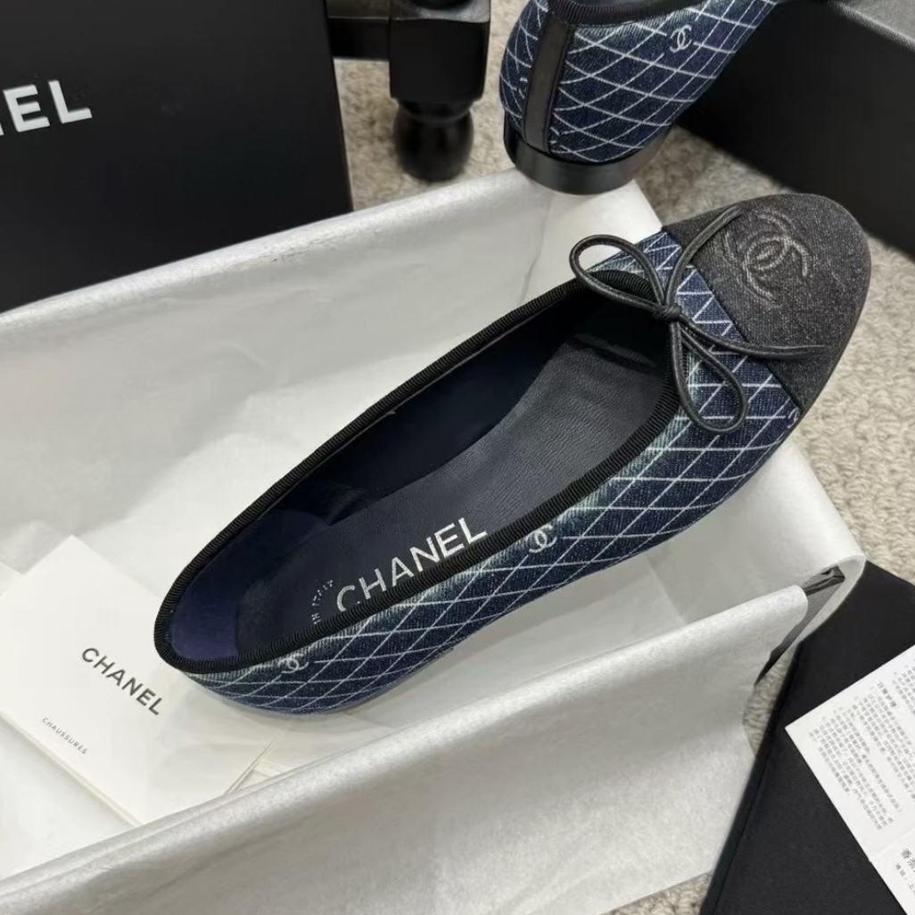 《デニムカラーが映える》【CHANEL】プレコレクションバレリーナ