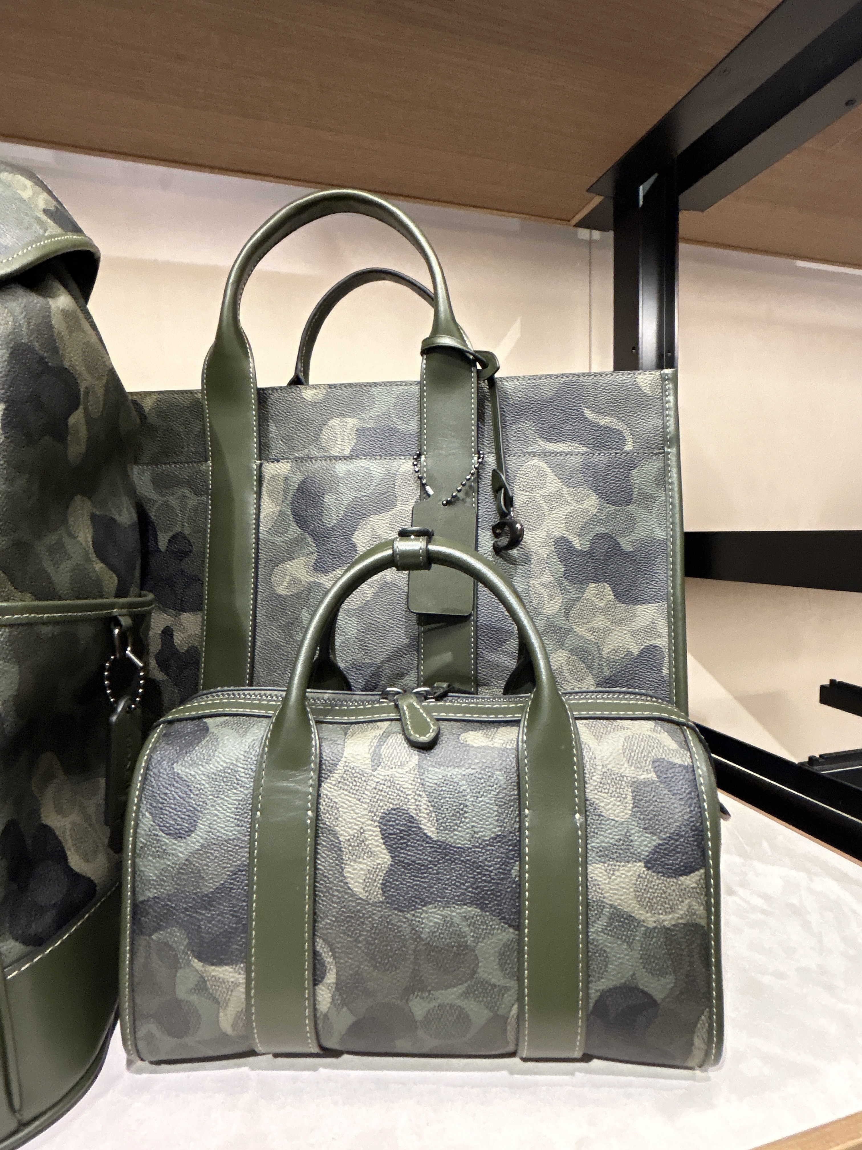 ショルダーバッグ Gotham Duffle Bag 24 In Signature Camo Print