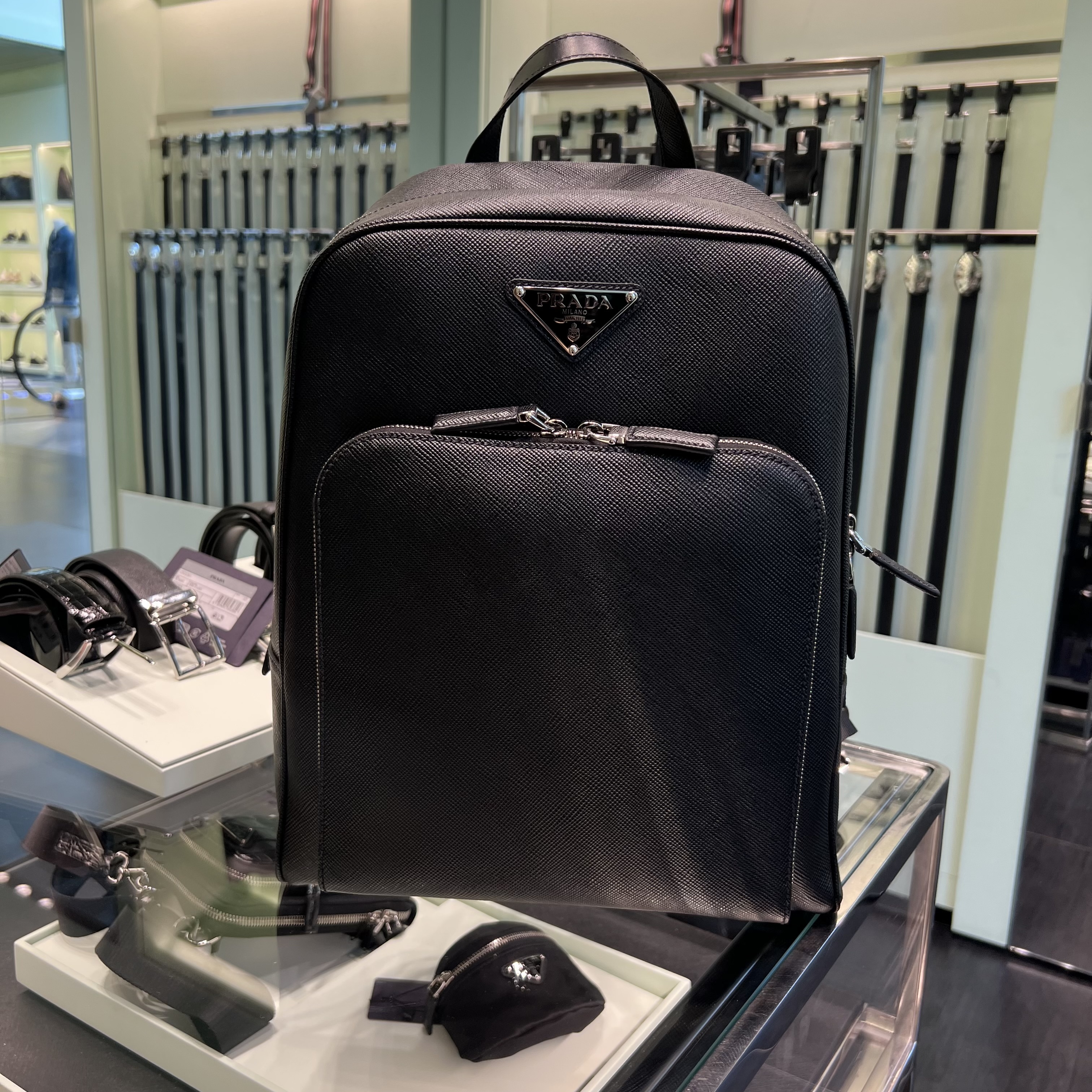 【PRADA】セール！サフィアノレザー バックパック ブラック