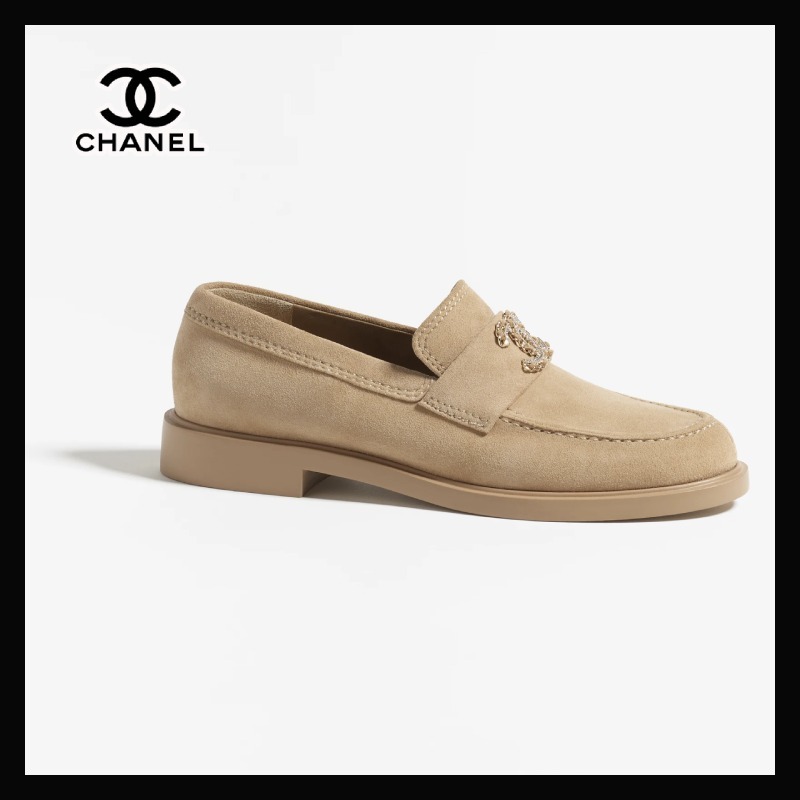 カラーが上品【CHANEL】スエードローファー