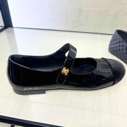 【高級感溢れる光沢】★CHANEL★フラットシューズ★24秋冬限定 CHANEL(シャネル) フラットシューズ(レディース) - 海外通販のBUYMA