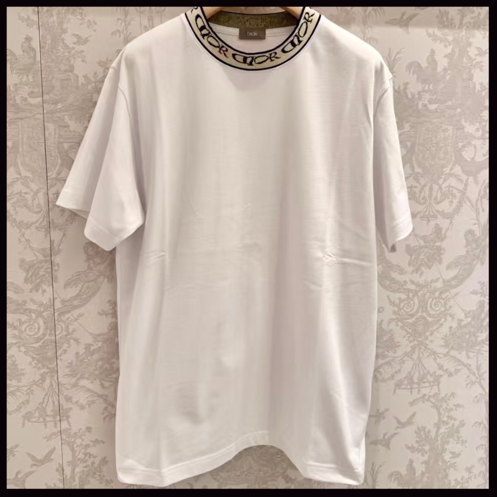 【首元のデザインが特徴的♪】DIOR Tシャツ