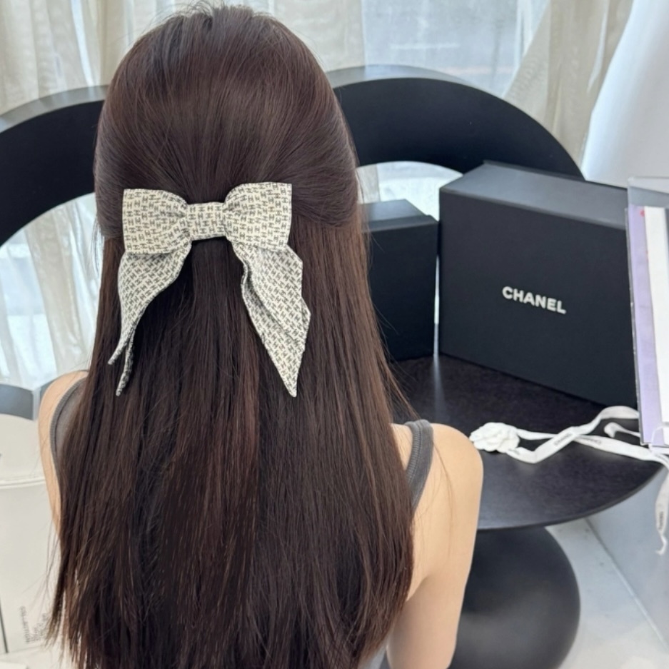 輝きを添えて☆CHANEL ヘアアクセサリー ボウバレッタ CCロゴ