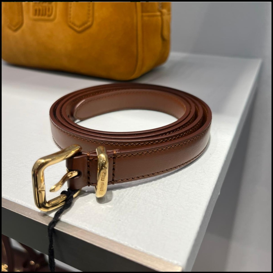 ◆完売前に◆【MiuMiu】レザー＆ロゴバックル ベルト