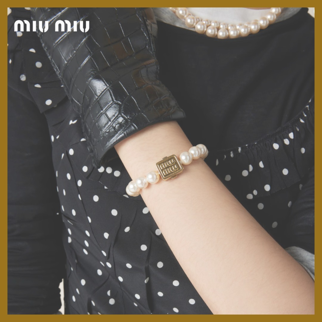 遊び心とエレガンスを演出◎*MIUMIU*メタルxパール ブレスレット