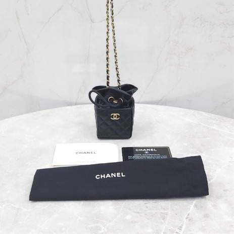 《CHANEL》マイクロ ミニ バケット チェーン クロス 中古 未使用