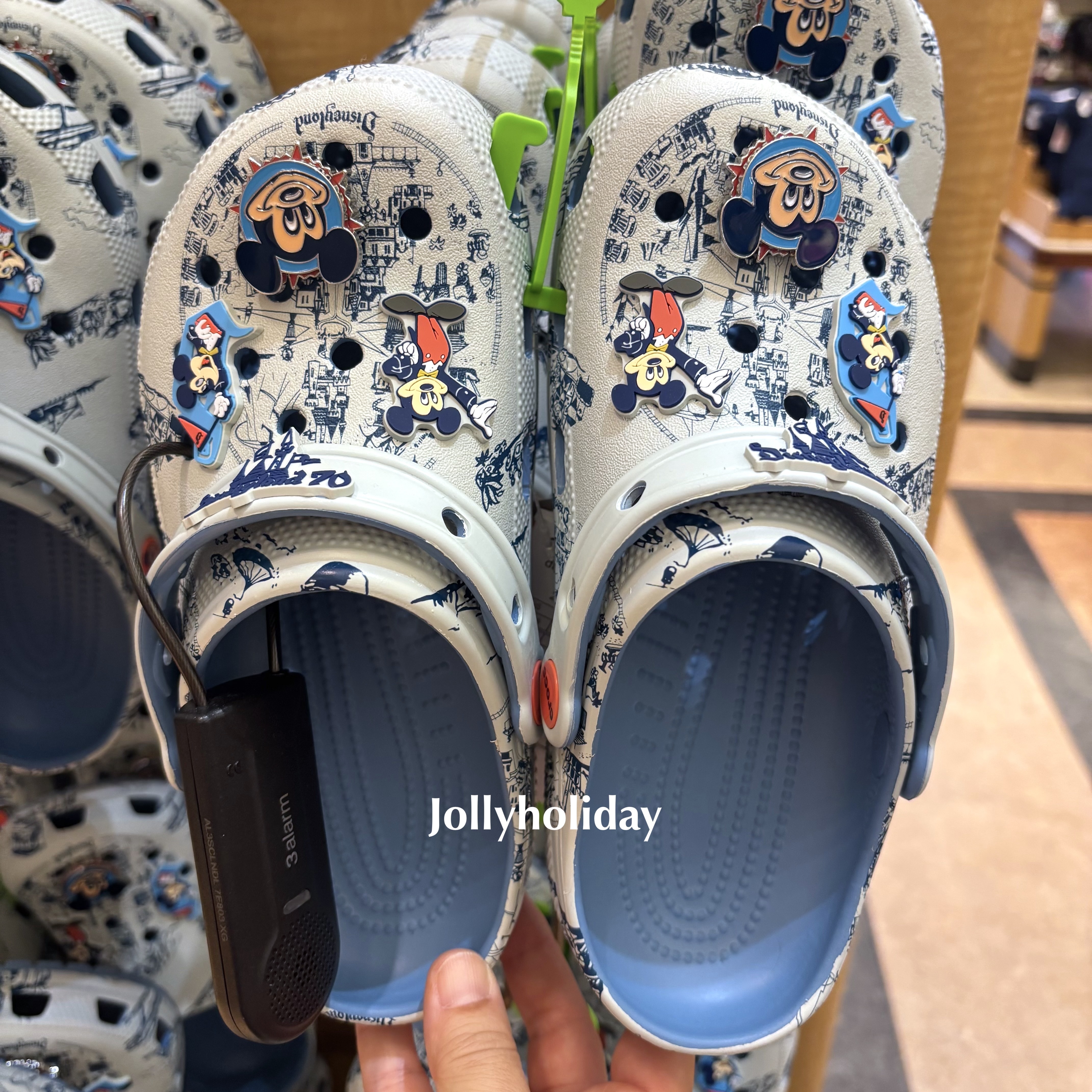 ☆crocs☆男女兼用 Disneyland70周年 地図柄クロックス