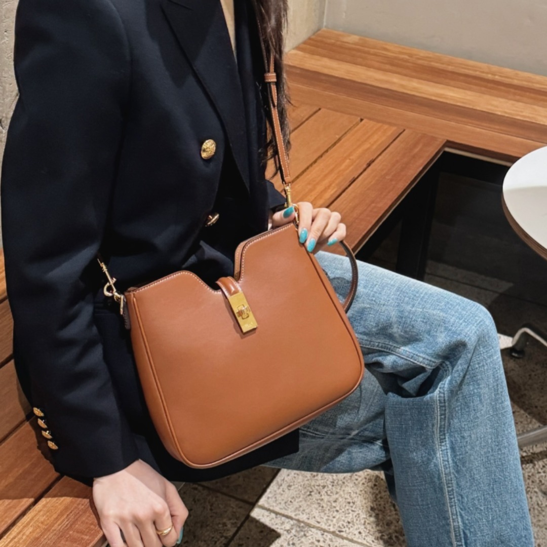 CELINE スモール カミーユ 16 ソフト バッグ 直営店 新作