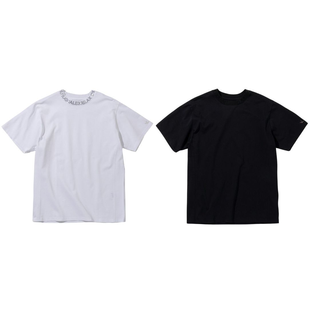 1PIU1UGUALE3 RELAX ラインストーンネックロゴ半袖Tシャツ 2色
