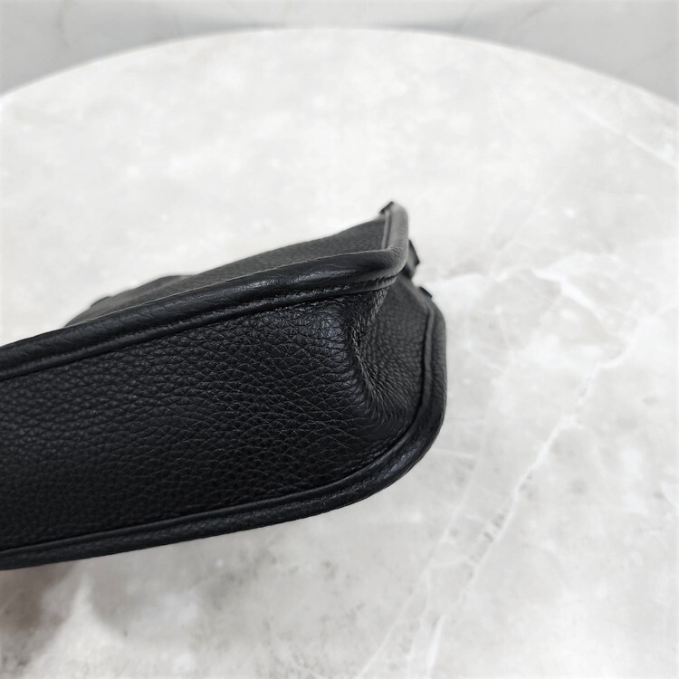 《PRADA》レザー 三角ロゴ ミニ ショルダーバッグ 中古