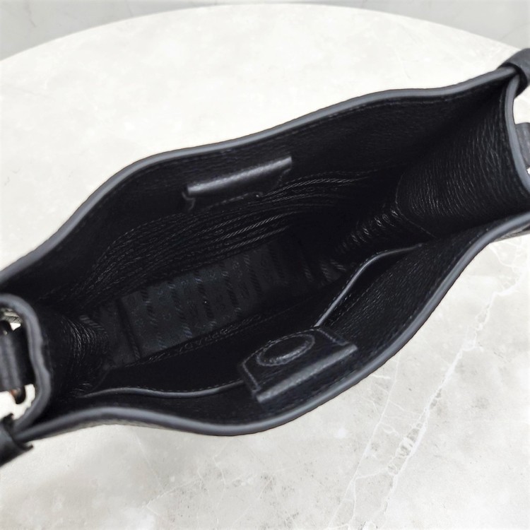 《PRADA》レザー 三角ロゴ ミニ ショルダーバッグ 中古