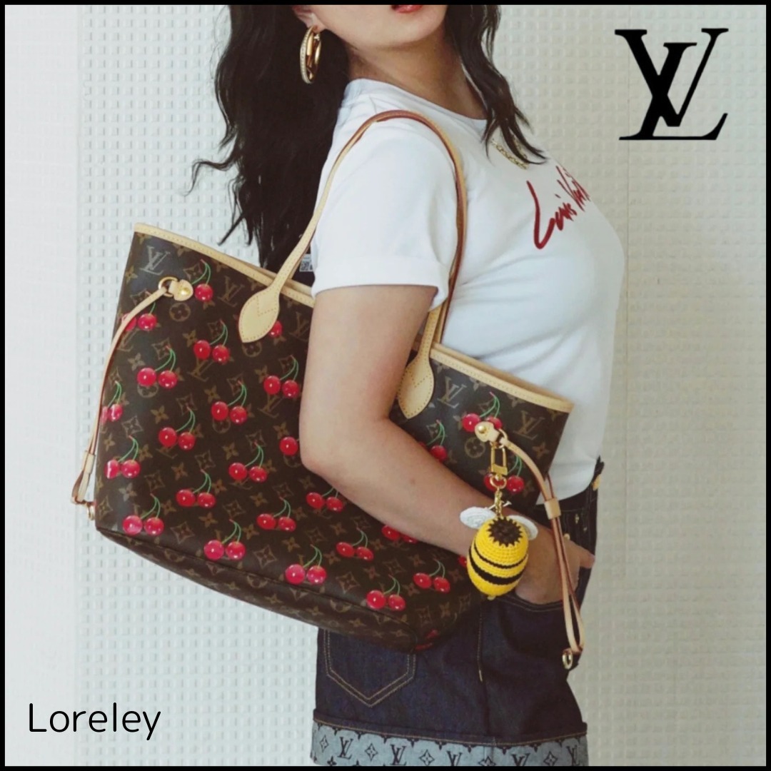【シンプルでおしゃれ】LOUIS VUITTON クロップトップ