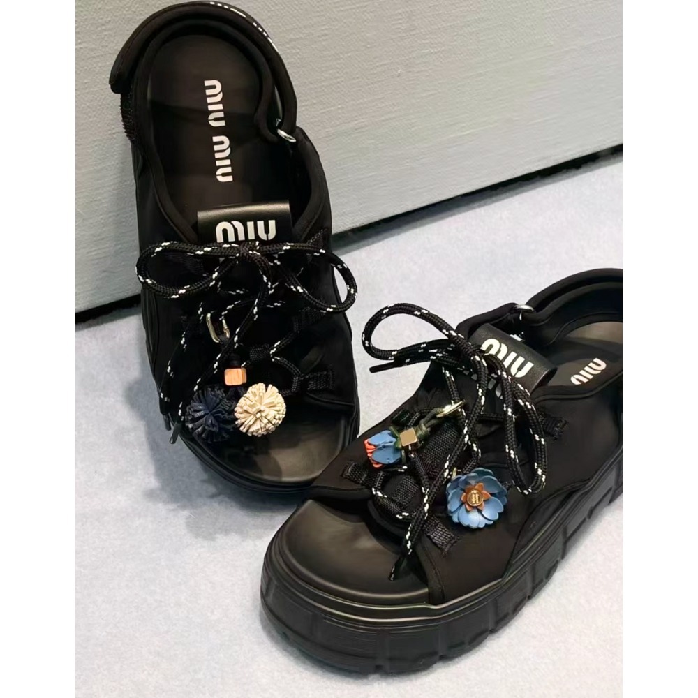 《上品な遊び心》【MiuMiu】レースチャンキーネオプレンサンダル