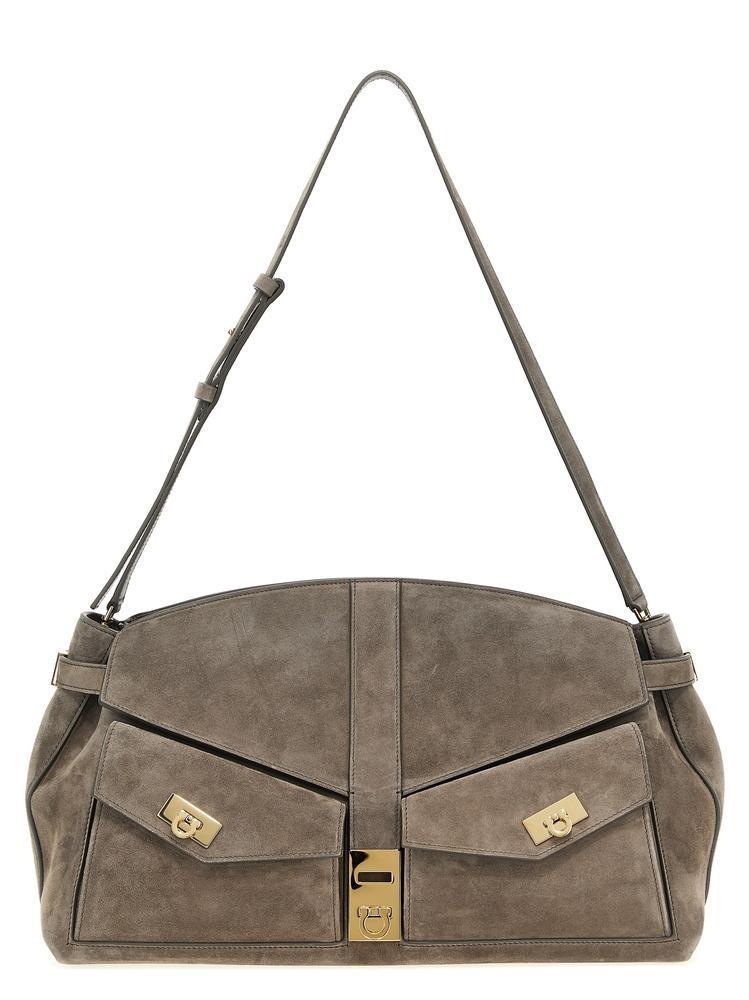 ☆関税込☆ FERRAGAMO Hug マルチポケット クロスボディバッグ