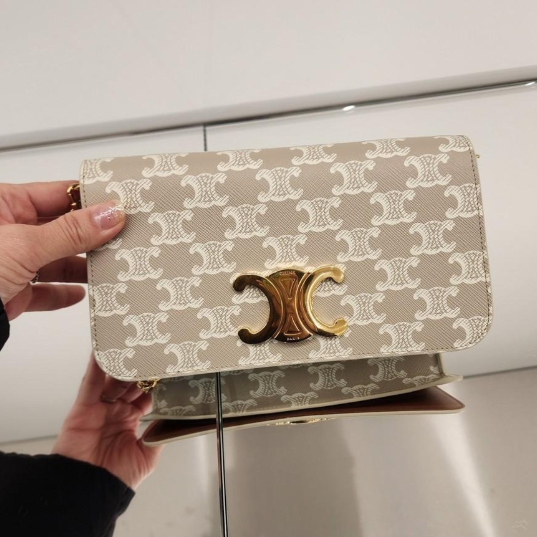 直営店‐CELINE‐ Triomphe Canvas ショルダーバッグ
